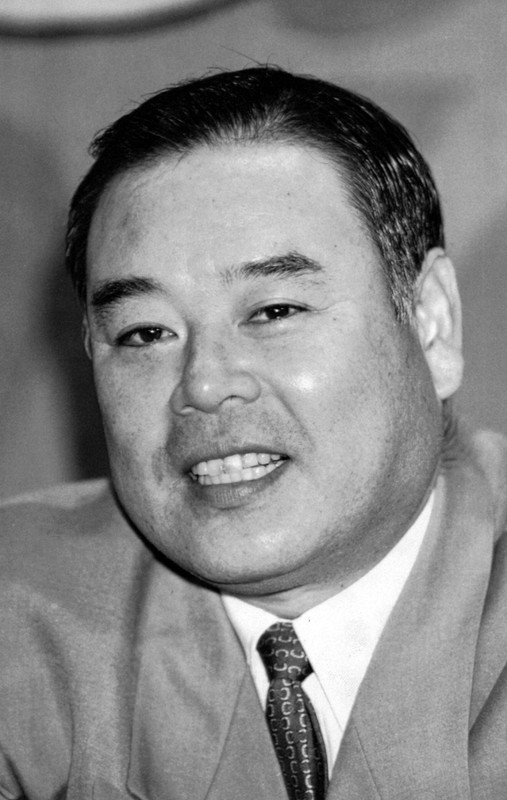 引退の記者会見をする門田さん=福岡市中央区のダイエー球団事務所で