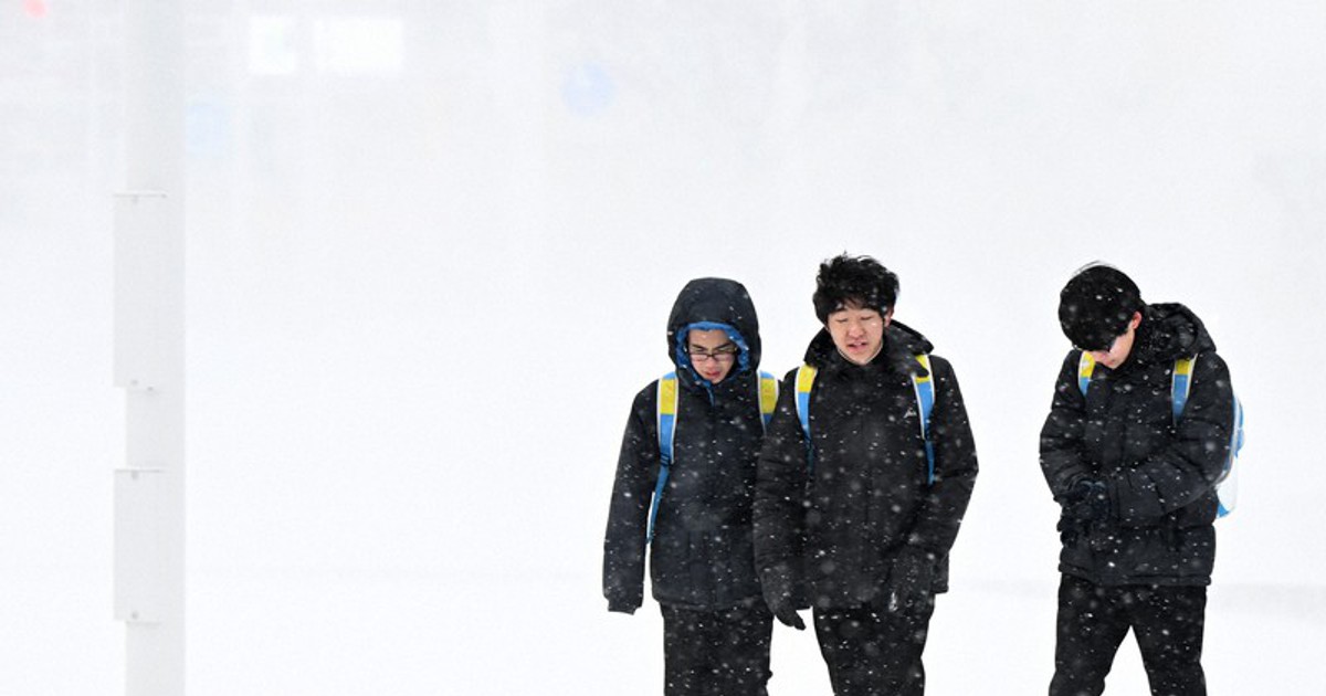 In Photos Snow blankets many parts of Japan The Mainichi