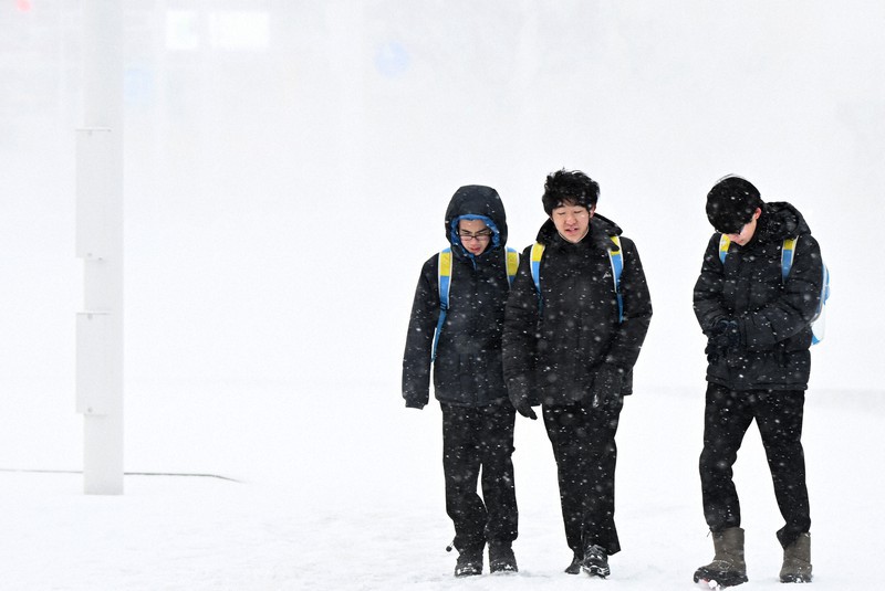 In Photos Snow blankets many parts of Japan The Mainichi