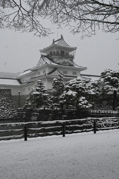 北陸大雪 金沢、26年ぶり氷点下5度 福井で立ち往生も ／富山 | 毎日新聞