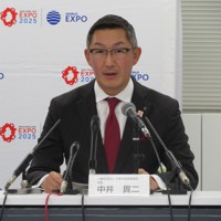 大阪・関西万博で民間パビリオンへの出展が決まり、意気込みを話す大阪外食産業協会の中井貫二会長＝大阪市中央区で2023年1月26日午後1時9分、新宮達撮影