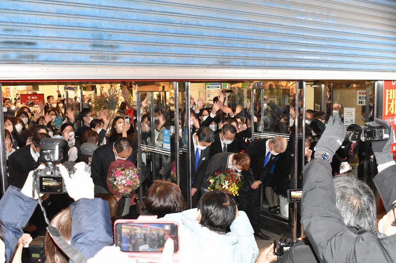 老舗百貨店「藤丸」が122年の歴史に幕 「寂しく残念だ」 | 毎日新聞