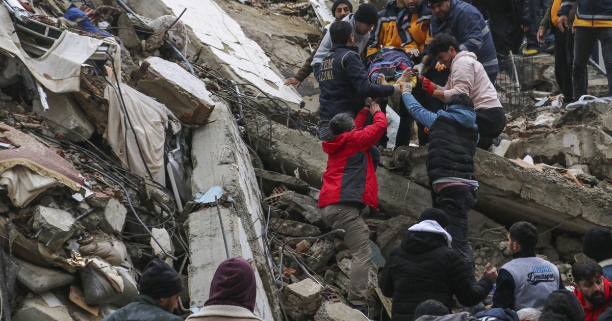 トルコ南部地震、死者2300人超に シリアでも被害、建物倒壊 毎日新聞