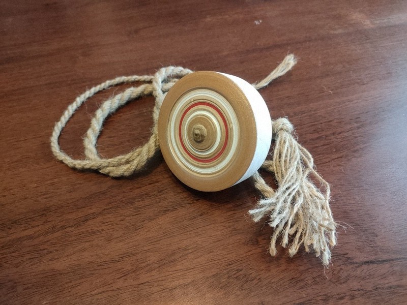 金のこま」かけ、長回しで勝負！ 伝統玩具「片瀬こま」大会 藤沢で3月