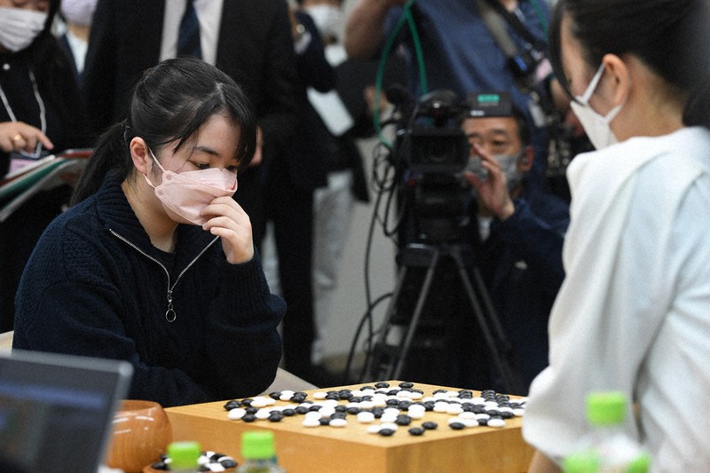 毎小ニュース 文化 仲邑さん 最年少タイトル 13歳11か月 囲碁の女流棋聖に 毎日新聞
