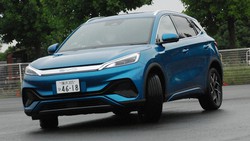 BYDの電気自動車「アットスリー」＝横浜市内で2022年8月4日、川口雅浩撮影