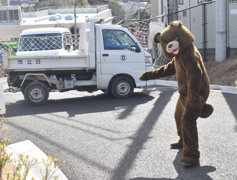 地震でツキノワグマが逃げた」想定で訓練 警察消防と連携 [写真特集7/7