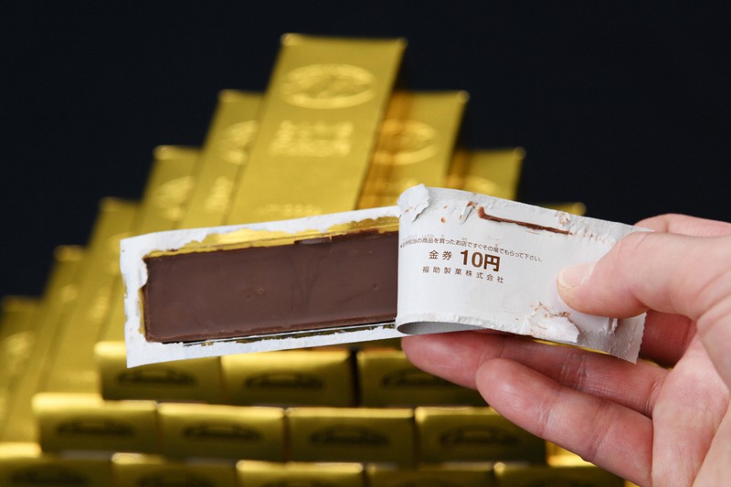 全部当たり！ 駄菓子屋の夢の「金塊」 ゴールドチョコレート | 毎日新聞