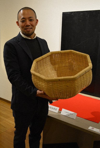 くらしの中の竹工芸展 県知事賞に吉田草史さん 八卦型のカゴ 「美しさ