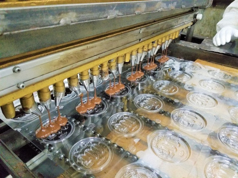 駄菓子の国：福助製菓（大阪市阿倍野区） ポッケに金塊！「ゴールド