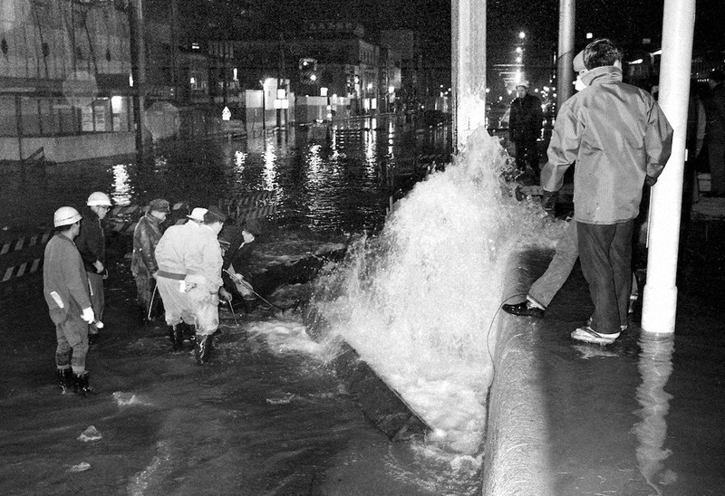 れとろ探訪：深夜の洪水騒ぎ ／大阪 | 毎日新聞