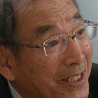 インタビューに答える元内閣法制局長官の阪田雅裕さん＝東京都千代田区で2023年2月16日、内藤絵美撮影