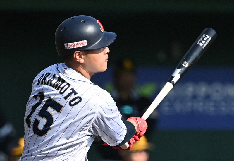 【希少】WBC 侍ジャパン　日本代表　岡本和真　ダブルフォトミント 希少】WBC 侍ジャパン 日本代表 岡本和真 ダブルフォトミント