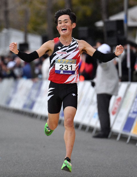 大阪マラソン 西山、初マラソンの日本新 2時間6分45秒 | 毎日新聞
