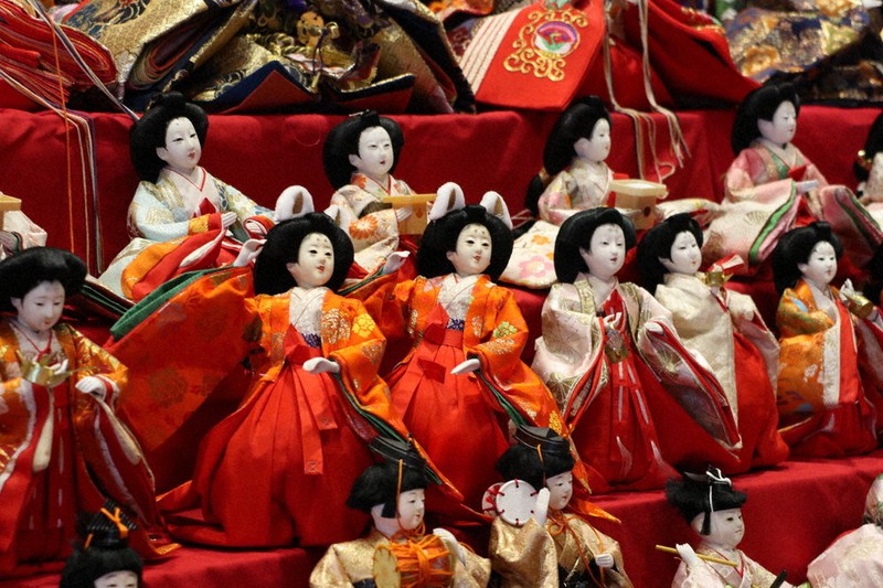 ひな人形3500体ずらり 「きつねダンス」踊り手も 奈良・壺阪寺 | 毎日新聞