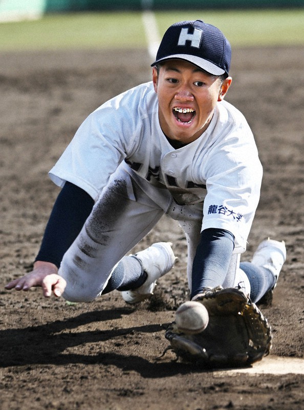 龍谷大平安　ウェア 高校野球】龍谷大平安、執念の逆転勝ち 「失策ゼロ」投手戦で