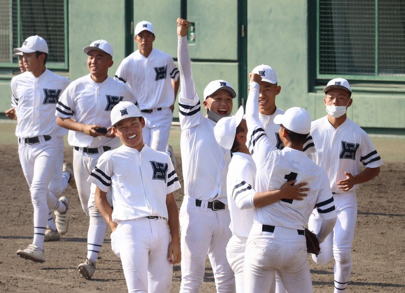 高校野球物語2023春：異動で監督「引退」、還暦前のカムバック