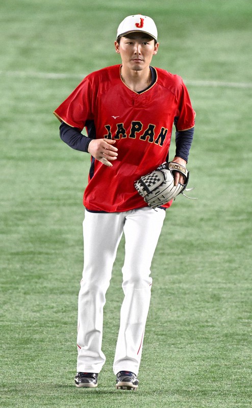 右手負傷の源田壮亮、試合前にノック受ける WBCオーストラリア戦