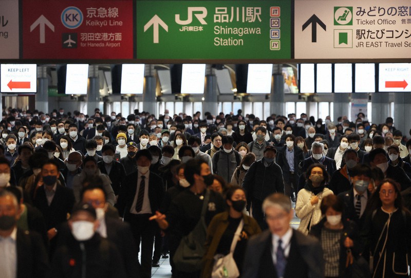 In Photos Most commuters in Tokyo still wearing masks on 1st day of eased rules The Mainichi