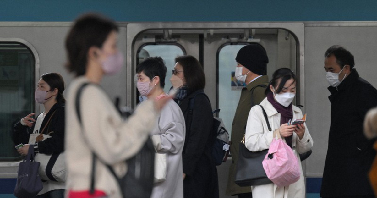 In Photos Most commuters in Tokyo still wearing masks on 1st day of eased rules The Mainichi