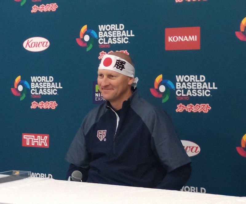 チェコ監督、必勝ハチマキ姿で会見 日本と佐々木朗希に感謝示す | 毎日新聞