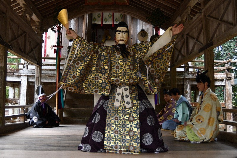 3年ぶり「翁三番叟」に拍手 祈年・延年祭で住民らが能 伊根・浦嶋神社