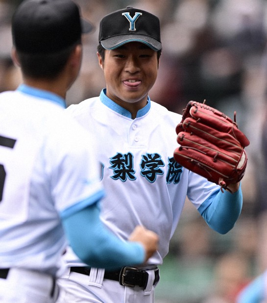 急成長の山梨学院エースが躍動 初の甲子園で1失点完投 センバツ | 毎日新聞