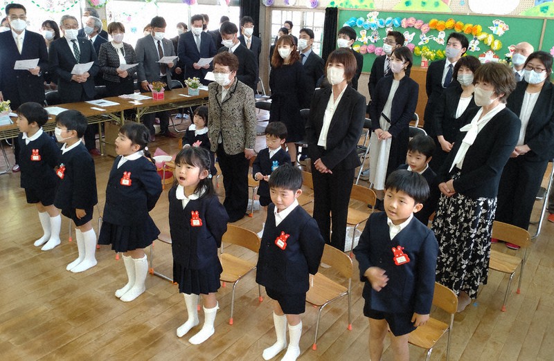 伊万里市 唯一の公立・黒川幼稚園で閉園式 園歌斉唱に感謝込め 卒園児