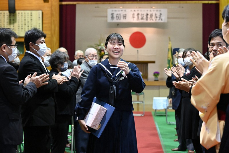 小中9年間、在校生は自分だけ でも独りじゃない 離島の卒業式