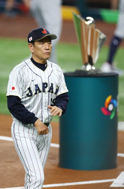 栗山監督、退任を示唆「個人的には最後のユニホーム」 WBC | 毎日新聞