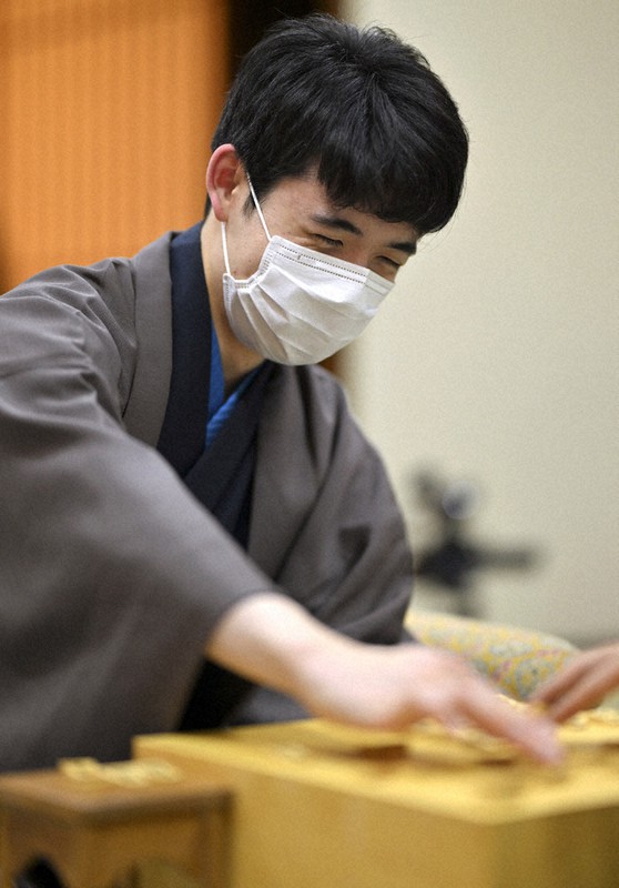 毎小ニュース：文化 藤井王将、最年少6冠を達成 毎日新聞