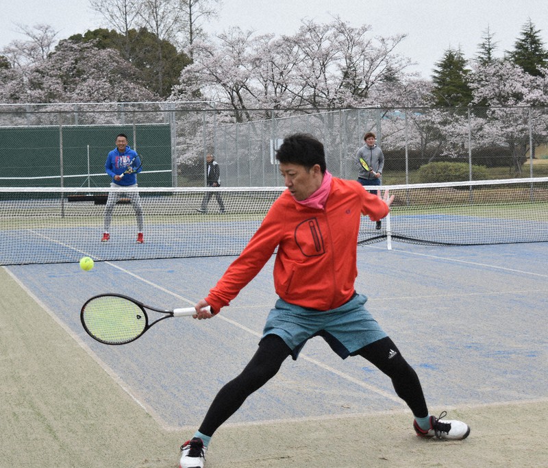 コート9面改修、名張でオープン 「TOAテニスの杜」 ／三重 | 毎日新聞