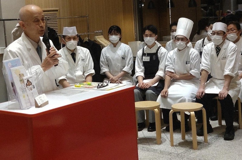 毎日メディアカフェ：素材のすべて、活かす調理法 新宿・専門学校長