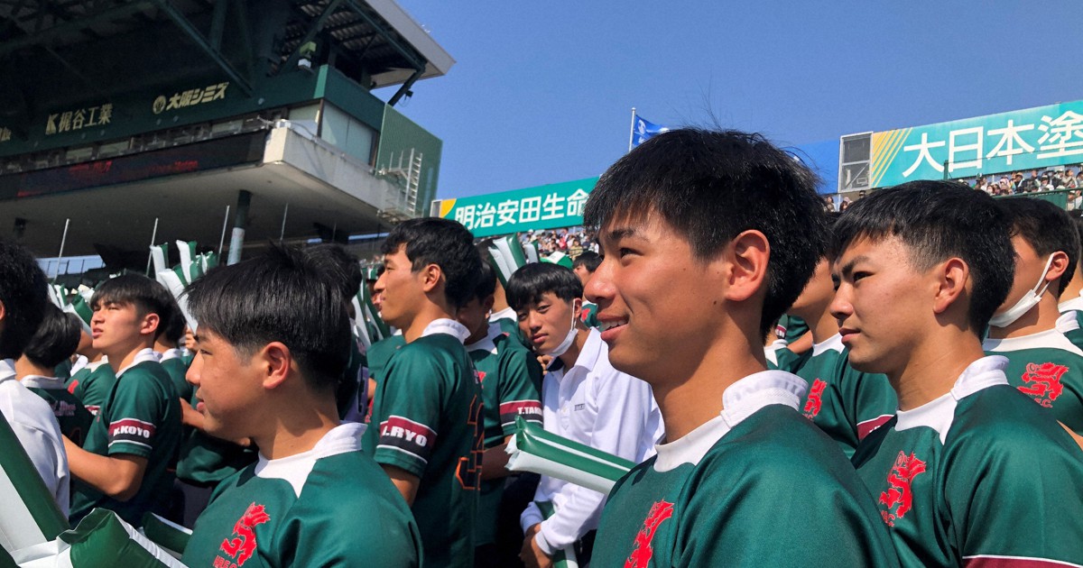 報徳学園ラグビー部が「友情応援」 準V花園のお礼 センバツ