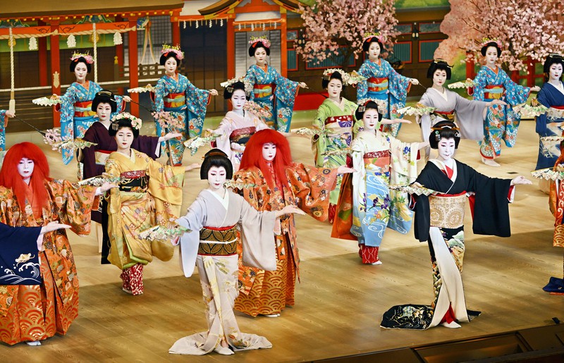 都をどり」、芸舞妓が稽古の総仕上げ 京都 [写真特集1/11] | 毎日新聞