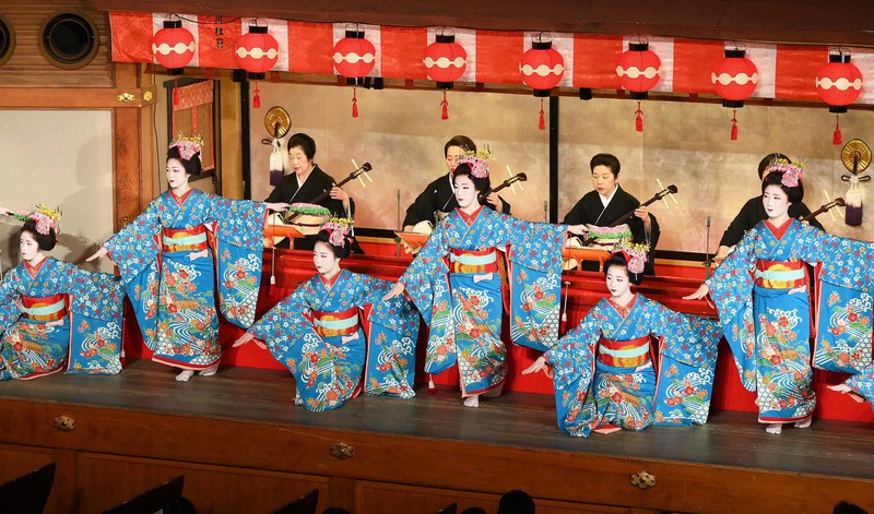 都をどり」、芸舞妓が稽古の総仕上げ 京都 [写真特集1/11] | 毎日新聞