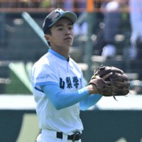 甲子園タオル 山梨学院 優勝 選抜 センバツ 日本一 センター 星野泰輝 兄の思いこもったグラブ 最後の飛球収めた山梨学院・星野 センバツ