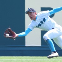 兄の思いこもったグラブ 最後の飛球収めた山梨学院・星野 センバツ