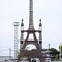 なぜここに？ 田園地帯にぽつんとエッフェル塔 [写真特集3/15] | 毎日新聞