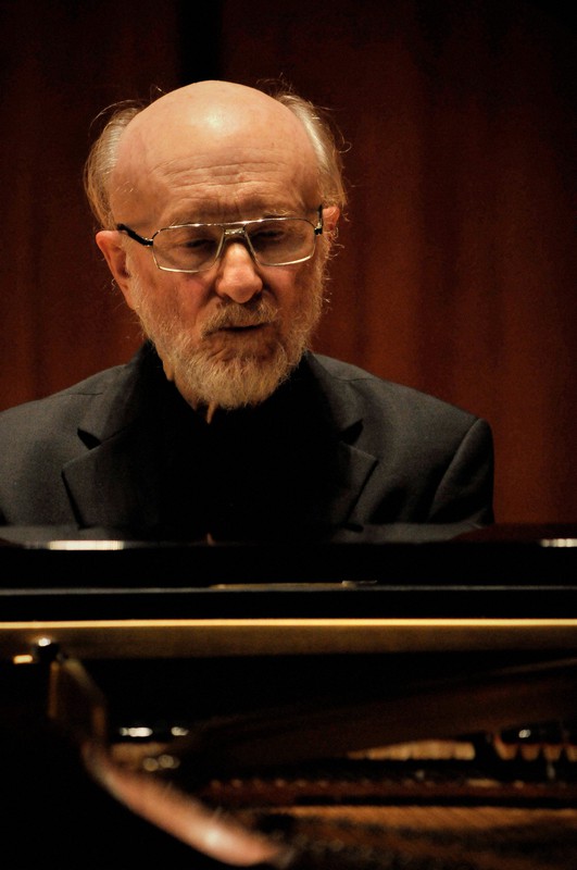 ロシアの世界的ピアニスト、17日に来日公演 平和の願い音に乗せ | 毎日新聞