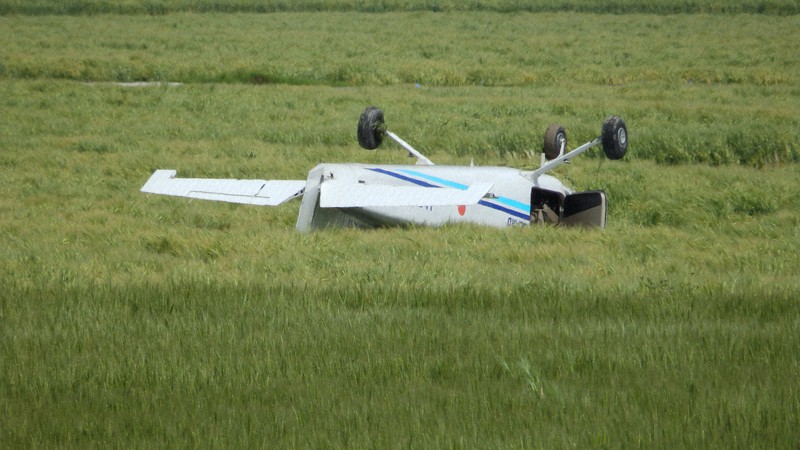 大分で海保の小型飛行機が不時着？ 2人搭乗、意識あり [写真特集3/7