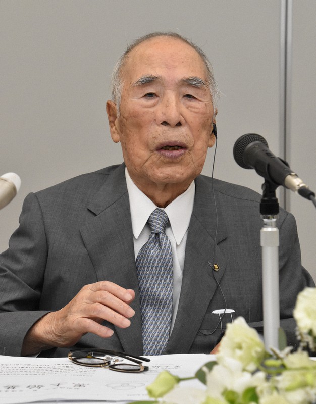 一実業家の炎の人生: 第一交通産業会長黒土始一代記 第一交通産業創業者の黒土始さん「100年なんてあっという間