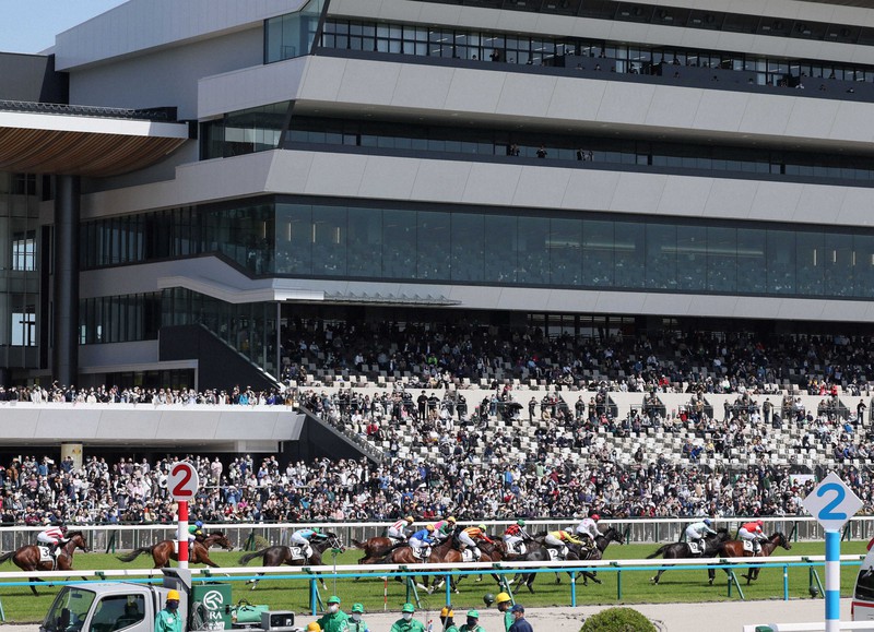 京都競馬場 2年半の改修工事終えグランドオープン | 毎日新聞