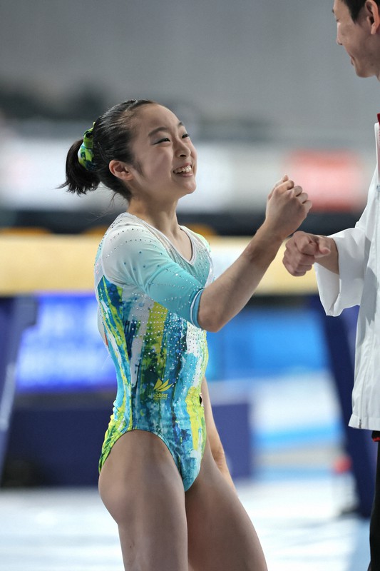 18歳・渡部葉月が初優勝 宮田笙子は2位 全日本体操女子 [写真特集17/19