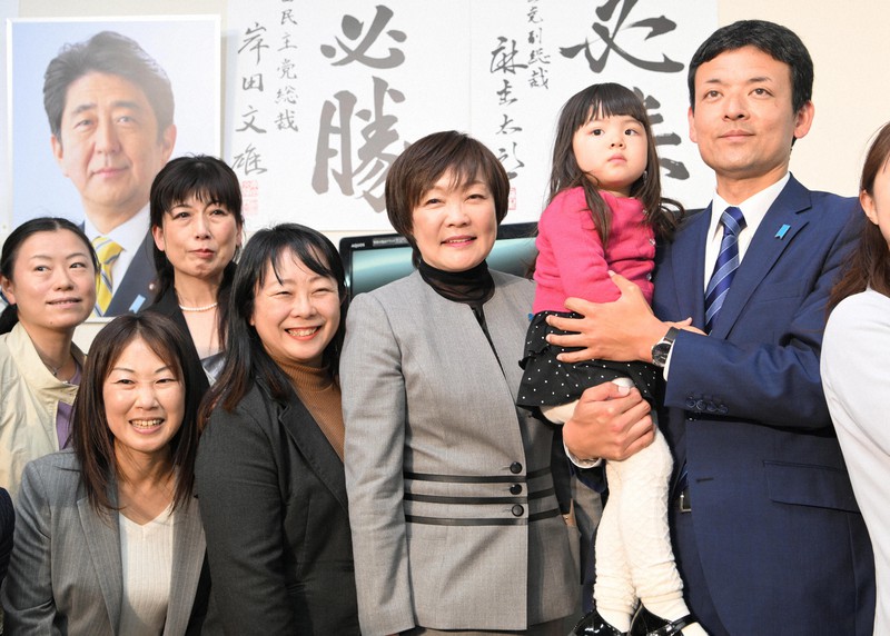 衆院山口4区補選、吉田真次氏が当選 安倍元首相後継 [写真特集1/7