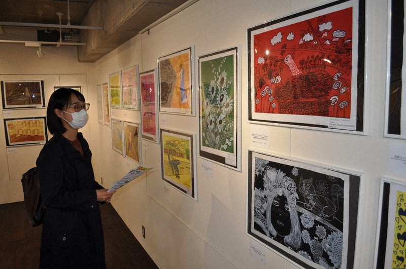 ウクライナ避難の子どもたち 平和への願い、絵に込め 長野のNPO支援 