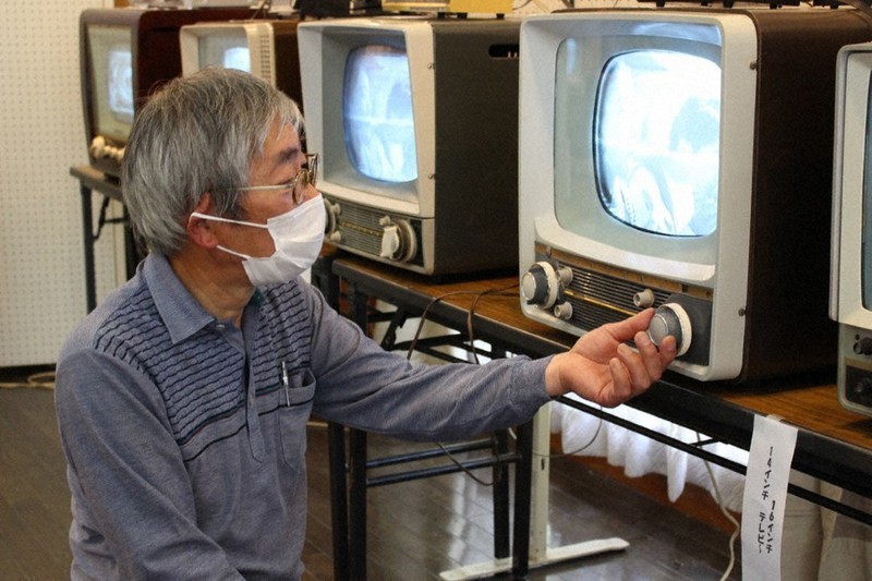 白黒テレビで昭和体感 藤原さんの収集品展示 朝来 ／兵庫 | 毎日新聞