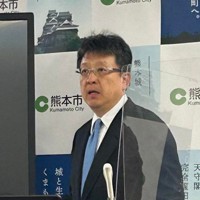 記者会見する大西一史・熊本市長＝熊本市役所で2023年4月26日午後2時34分、中村園子撮影