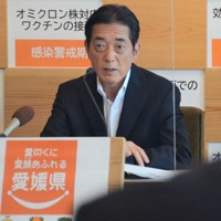 愛媛県でのチャットGPTなどの導入に関して見解を述べる中村時広知事＝松山市の愛媛県庁で2023年4月27日、山中宏之撮影