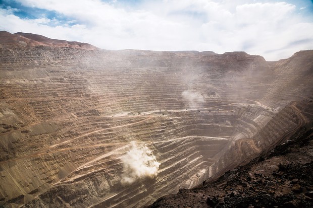 鎌田浩毅の役に立つ地学：再エネ需要で高値の銅 海底プレートの沈み